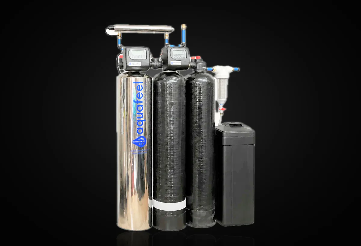 Equipo de pozo Aquafeel: tanque de purificación de acero inoxidable, tanques de Filox y balanceador de pH, filtro Rusco, luz ultravioleta y tanque de sal